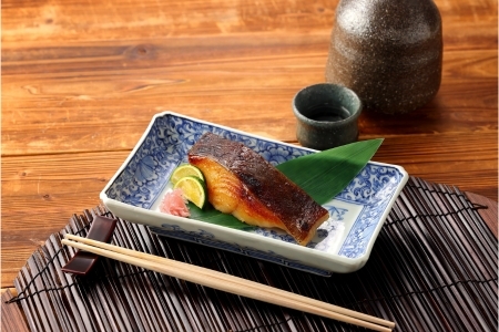 [岡山の酒]銀鱈の粕漬け(5切れ入り) / 辻本店 真庭 御前酒 たら 魚 粕漬 おかず 肴[GZN-21]