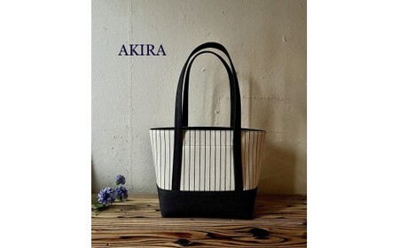 [2026年6月上旬発送開始][ AKIRA オリジナル][マツコの知らない世界 で紹介されました!] 中型レディストートバッグ ショルダータイプ ストライプ×濃紺デニム 軽量 軽い 日本製 キャンバス 帆布 横型 肩掛け 通勤 通学 大容量 上質 カジュアル オシャレ レディース カバン 鞄 バック