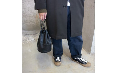 ＼年内発送／巾着ポーチ 栃木レザーWコガシ/黒 L012