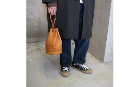 ＼年内発送／巾着ポーチ 栃木レザーWコガシ/淡茶 L012