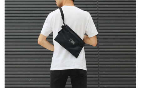 ＼年内発送／サコッシュ  MA-1/ブラック F007