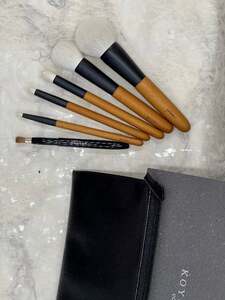 熊野化粧筆 Yoshiki6本セット リップ付き[メイクブラシ 化粧筆 フェイスブラシ チークブラシ アイシャドウブラシ リップブラシ 熊野筆 伝統工芸 職人技 高級筆 セット ギフト 贈り物] 14-53