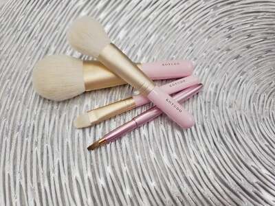 熊野化粧筆 [PR-S-4]Puritto4本セット[メイクブラシ 化粧筆 フェイスブラシ チークブラシ アイシャドウブラシ 熊野筆 伝統工芸 職人技 高級筆 セット ギフト 贈り物] 14-54