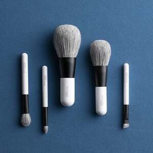 熊野化粧筆 [KP-S-5]Premium5本セット(化粧箱・ポーチ付き)[メイクブラシ 化粧筆 フェイスブラシ チークブラシ アイシャドウブラシ 熊野筆 伝統工芸 職人技 高級筆 セット ケース ギフト 贈り物] 14-58