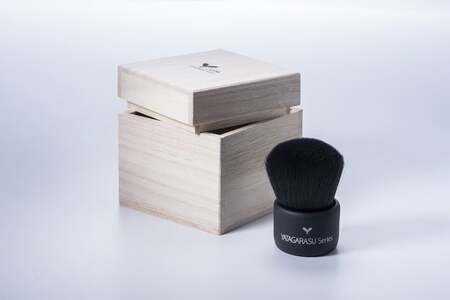 熊野市・熊野町友好都市協定締結記念コラボ]洗顔ブラシ(八咫烏シリーズ)[洗顔ブラシ 洗顔料 泡 濃密泡 敏感肌 美肌 熊野筆 伝統工芸 職人技 高級 手作り お手入れ] 17-5