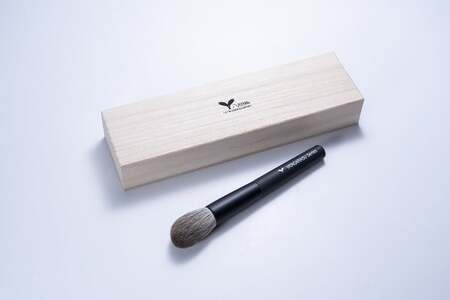 熊野市・熊野町友好都市協定締結記念コラボ]チークブラシ(八咫烏シリーズ)[メイクブラシ 化粧筆 チークブラシ 化粧 メイク コスメ 美容 立体感 熊野筆 伝統工芸 職人技 高級筆] 17-6