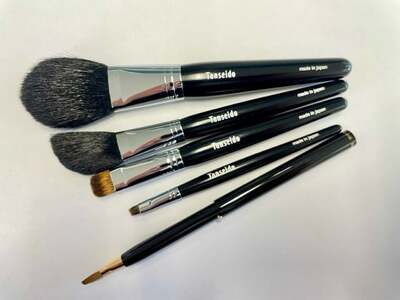 熊野化粧筆 グレイスセット (軸色:黒)[メイクブラシ 化粧筆 フェイスブラシ チークブラシ アイシャドウブラシ 熊野筆 伝統工芸 職人技 高級筆 セット ギフト 贈り物] 21-42