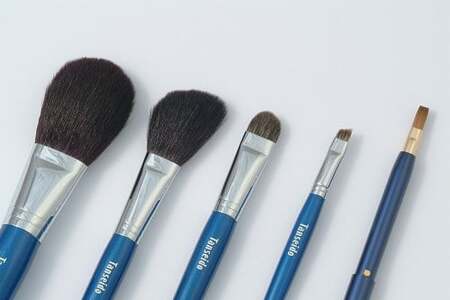 熊野化粧筆 グレイスセット (軸色:青)[メイクブラシ 化粧筆 フェイスブラシ チークブラシ アイシャドウブラシ 熊野筆 伝統工芸 職人技 高級筆 セット ギフト 贈り物] 21-43