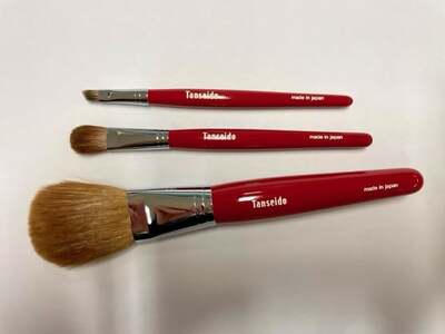 熊野化粧筆 マスクメイクセット(軸色:赤)[メイクブラシ 化粧筆 フェイスブラシ ファンデーション チーク パウダー ハイライト コスメ 美容 スキンケア 立体感 透明感 ツヤ感 マット肌 ナチュラルメイク しっかり しわ シミ 毛穴 クマ 乾燥 ほうれい線 たるみ くすみ テカリ 崩れ 皮膚 乾燥肌 敏感肌 ニキビ 黒ずみ 色ムラ 赤み] 21-51