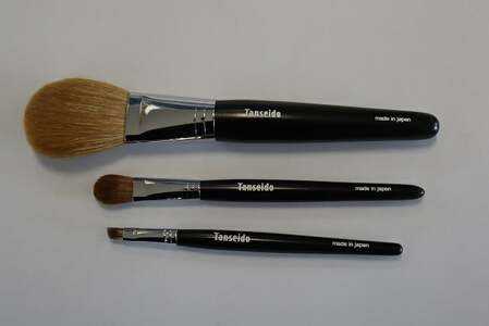 熊野化粧筆 マスクメイクセット(軸色:黒) [メイクブラシ 化粧筆 フェイスブラシ ファンデーション チーク パウダー ハイライト コスメ 美容 スキンケア 立体感 透明感 ツヤ感 マット肌 ナチュラルメイク しっかり しわ シミ 毛穴 クマ 乾燥 ほうれい線 たるみ くすみ テカリ 崩れ 皮脂 乾燥肌 敏感肌 ニキビ 黒ずみ 色ムラ 赤み] 21-52