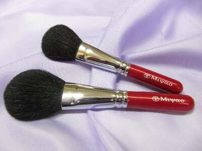 熊野化粧筆 レッドパール2本セットBR-95[メイクブラシ 化粧筆 フェイスブラシ チークブラシ 熊野筆 伝統工芸 職人技 高級筆 セット ギフト 贈り物] 22-11