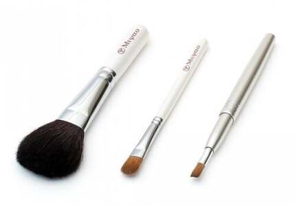 熊野化粧筆 メイクブラシ3点セット(ホワイトパール)BW-5-1[メイクブラシ 化粧筆 フェイスブラシ チークブラシ アイシャドウブラシ 熊野筆 伝統工芸 職人技 高級筆 セット ギフト 贈り物] 22-30