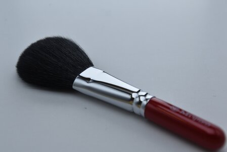 熊野化粧筆 フェイスパウダーブラシ 灰リス・粗光峰混毛 メイクアップブラシ[メイクブラシ 化粧筆 フェイスブラシ 灰リス 粗光峰 仕上げ 立体感 透明感 熊野筆 伝統工芸 職人技 高級筆] 22-35