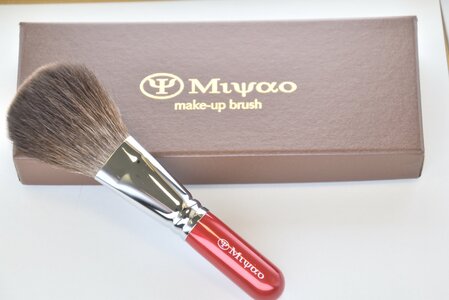 熊野化粧筆 フェイスパウダーブラシ 灰リス100% メイクアップブラシ[メイクブラシ 化粧筆 フェイスブラシ パウダーブラシ 灰リス 仕上げ 立体感 透明感 熊野筆 伝統工芸 職人技 高級筆] 22-37