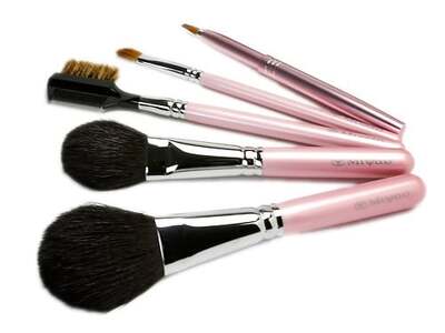 熊野化粧筆 [日本ギフト大賞 2015 広島賞]ピンクパール5本セット PK-47[メイクブラシ 化粧筆 フェイスブラシ チークブラシ アイシャドウブラシ 熊野筆 伝統工芸 職人技 高級筆 セット ギフト 贈り物] 22-8