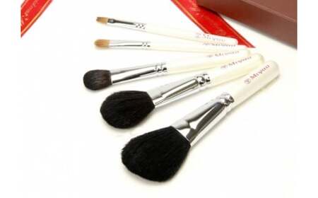 熊野化粧筆 [クール ジャパン フェスティバル]ホワイトパール5本セット BW-8[メイクブラシ 化粧筆 フェイスブラシ チークブラシ アイシャドウブラシ 熊野筆 伝統工芸 職人技 高級筆 セット ギフト 贈り物] 22-9