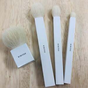 熊野化粧筆 ホワイトブラシ&洗顔ブラシスペシャル(男女兼用)Bonheur carreー四角い幸運ー[メイクブラシ 化粧筆 フェイスブラシ チークブラシ 洗顔ブラシ 熊野筆 伝統工芸 職人技 高級筆 セット ギフト 贈り物] 23-117