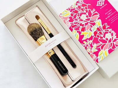 熊野化粧筆 宙高級ブラシ2本&ケース[メイクブラシ 化粧筆 フェイスブラシ チークブラシ 熊野筆 伝統工芸 職人技 高級筆 セット ケース ギフト 贈り物] 27-174