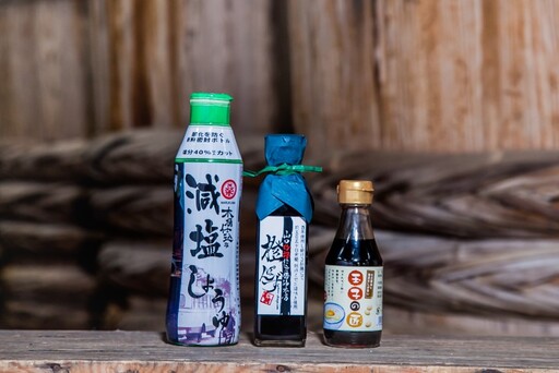 木桶で仕込む地産醤油 減塩しょうゆでヘルシーじゃねセット 桑田醤油有限会社 山口県 防府市 O-H26 醤油 詰め合わせ 減塩 調味料 ぽん酢 ギフト 木桶仕込み 天然醸造 食べ比べ 健康 ヘルシー