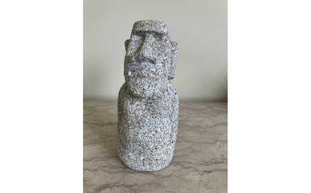 庵治石モアイ像