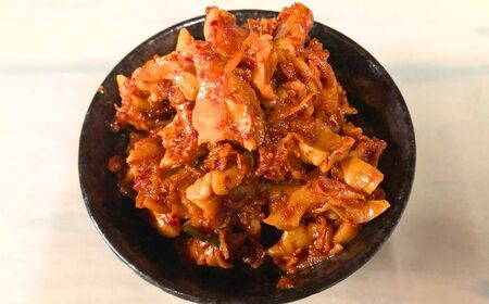 つぶキムチ 計300g(100g×3パック)[厚真町][株式会社めぐみ水産]キムチ 海鮮キムチ 貝 小分け 保存 冷凍 おかず 惣菜 冷凍配送 北海道 [AXAZ006]