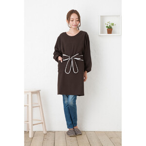 【ブラウン】丸襟パイピングリボン割烹着