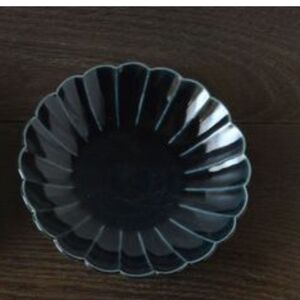 砥部焼 菊型皿セット(直径約17cm×2枚) 紺 [ふるさと納税 人気 おすすめ ランキング 食器 皿 お皿 砥部焼 おさら 陶芸 和食 洋食 手作り おしゃれ かわいい 愛媛県 伊方町 送料無料] IKTS011-3