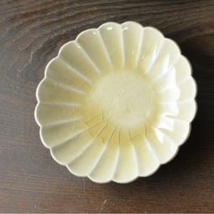 砥部焼 菊型皿セット(直径約17cm×2枚) 黄色 [ふるさと納税 人気 おすすめ ランキング 食器 皿 お皿 砥部焼 おさら 陶芸 和食 洋食 手作り おしゃれ かわいい 愛媛県 伊方町 送料無料] IKTS011-4