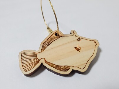 [カワハギ・ゴールド]11種から選べる ヒノキ薫る 魚のウッドキーホルダー