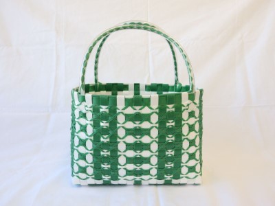 文子さんのテープかごバッグ(緑×白)