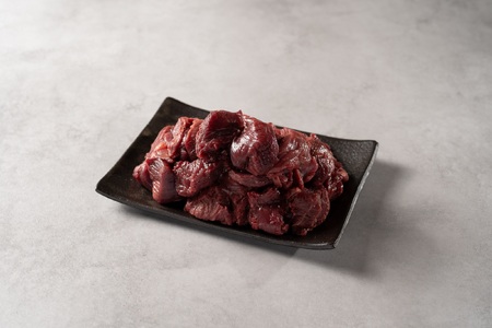 四国カルストの麓で育った鹿肉ぶつ切り(500g×2P) ジビエ お手軽 おつまみ 鹿 シカ 獣 贈答 切り落とし 切落し