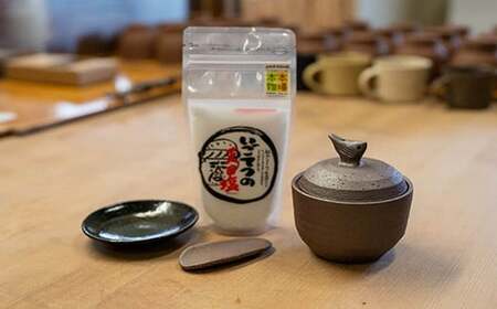 日常屋 の シロチドリ の 塩壷 と 塩さじ と 豆皿 (いごてつの 天日塩 1袋付き)[1498]
