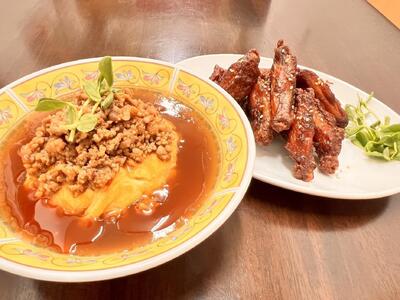 福岡市創業50年の町中華 中国飯店の辛肉味噌天津飯(内容量400g)×3個とピリ辛チキンバー(内容量150g)×1pの詰め合わせ