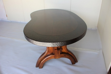 漆塗り触れ合い豆型テーブル（大）