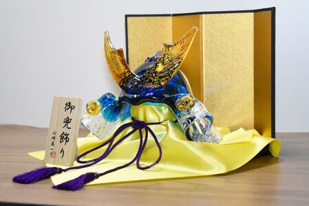 ガラスの武将兜 GK-11BL(青)[粋工房]_HA1987 兜飾り 端午の節句 飾り ガラス細工 インテリア 置物 ソーダガラス 工芸品 お祝い 贈り物 ギフト 福岡県宗像市 宗像市 福岡 宗像