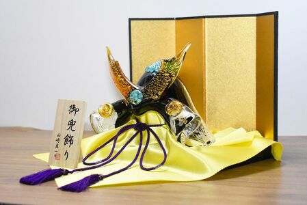 ガラスの武将兜 GK-11BK(黒)[粋工房]_HA1988 兜飾り 端午の節句 飾り ガラス細工 インテリア 置物 ソーダガラス 工芸品 お祝い 贈り物 ギフト 福岡県宗像市 宗像市 福岡 宗像