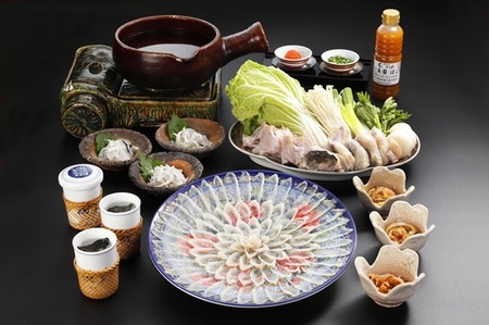 日本料理てら岡・虎ふぐづくしコース(3〜4人前)