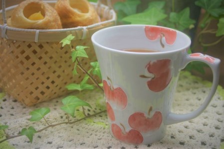 [伊万里焼]一珍りんご絵マグカップ