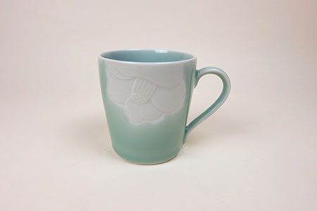 [伊万里焼]青磁椿彫マグカップ