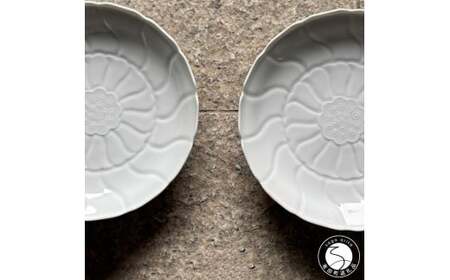 有田焼 白磁睡蓮彫和皿 2枚[有田焼 花伝作]食器 器 うつわ 和皿 皿 取皿 中皿 プレート 白 シンプル 上品 電子レンジ対応