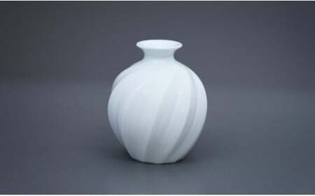 中仙窯 白磁面取線彫花器 (中尾純作)