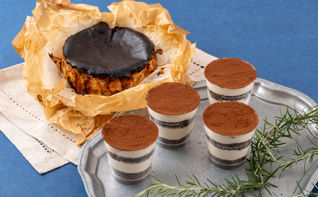 カップティラミスとバスクチーズケーキセット