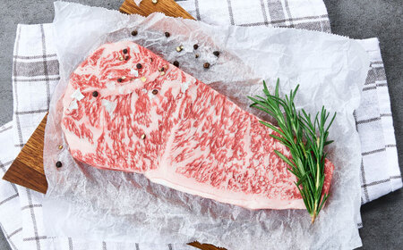 くまもと黒毛和牛 黒樺牛 A4〜A5等級 肉厚サーロインステーキ 約300g(約300g×1枚)[株式会社杉本本店][AYBJ016]