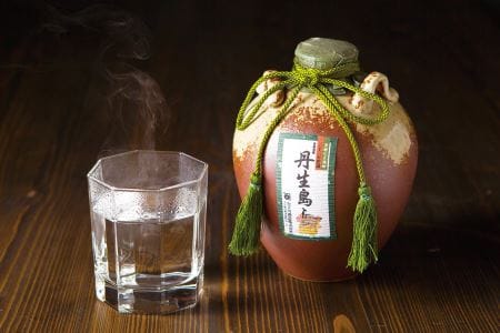 麦焼酎本来の香りと旨味を感じる 大分むぎ焼酎「丹生島」黒麹