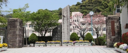 【母校応援ふるさと寄附金事業】（返礼品なし）2.鹿児島女子高等学校 KS-10000-2 母校 応援 ふるさと寄附金事業 鹿児島女子 高校 高等学校 高校生 学生 鹿女子 市立 教育 活動 支援 部活 学習 進路 魅力発信 PR 国際 交流 文武両道 広報 子供 未来 ふるさと納税 鹿児島県 鹿児島市 ランキング プレゼント ギフト