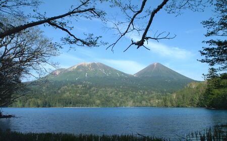 [ペア]北海道十勝 オンネトー 湯の滝 ネイチャートレッキング バーベキュー ツアー [足寄町] [Slow Travel HOKKAIDO] 北海道旅行 旅行 夏休み 体験 アクティビティ ハイキング アウトドア 散歩 自然 植物 BBQ 滝[BEAY010]