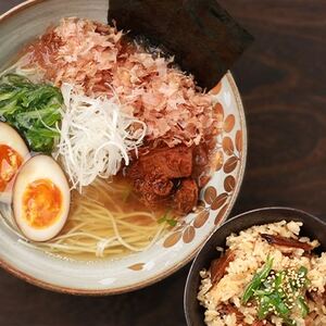 かつおラーメン ・ かつおめし 枕崎産鰹のトッピング付き 4人前 セット A3-36_麺 ラーメン らーめん 拉麺 惣菜・加工品 乾物 魚介・海産物 カツオ 鮮魚 かつお 鰹 魚介・海産物 _[配送不可地域:離島]