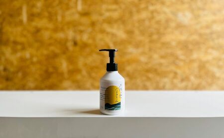 りくべつのやすらぎセットB(ハンドクリーム190g&アカエゾマツ精油)陸別町産ハーブ使用 北海道 陸別町