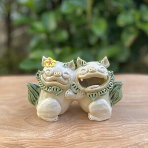 ハグシーサー (色付き) やちむん 沖縄土産 雑貨 シーサー 玄関 置物 沖縄市 / てぃーち工房[BCBA008]