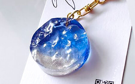 レジンアート 『海のかけらキーホルダー』 丸型 ブルー [沖縄の星の砂入り]キーホルダー レジンアート 海 雑貨 おしゃれ 沖縄市 / Kays Artistry[BCAG027]